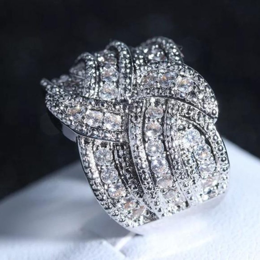 NEW 925 STERLING SILVER DIAMOND WENDING RING, CUTE RING, SHINY RING. - Picture 3 of 6